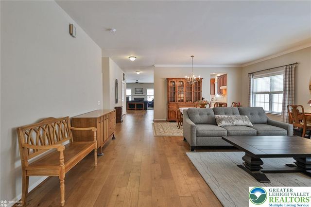 5444 Loyal Drive, Hanover Twp, PA 18017