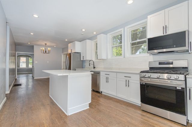 10001 S Wentworth Avenue, Chicago, IL 60628