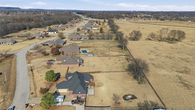 22365 Riverwood Drive, Claremore, OK 74019