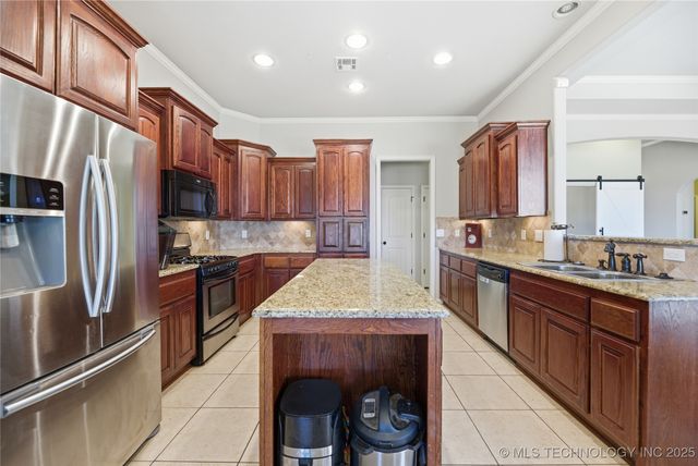 22365 Riverwood Drive, Claremore, OK 74019