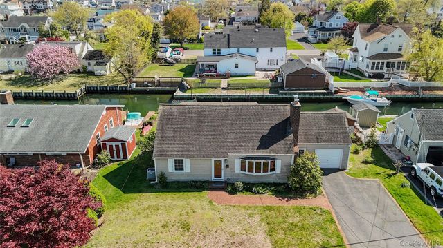 10 Bunny Lane, Amityville, NY 11701