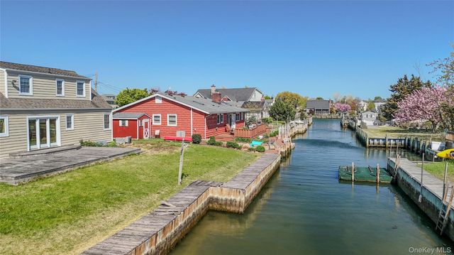 10 Bunny Lane, Amityville, NY 11701