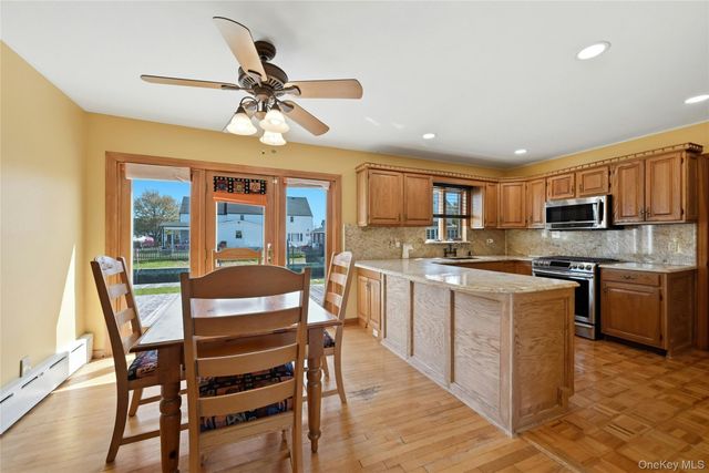 10 Bunny Lane, Amityville, NY 11701