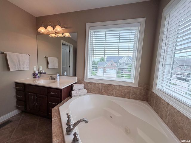 11003 N Moonstone Court, Dunlap, IL 61525