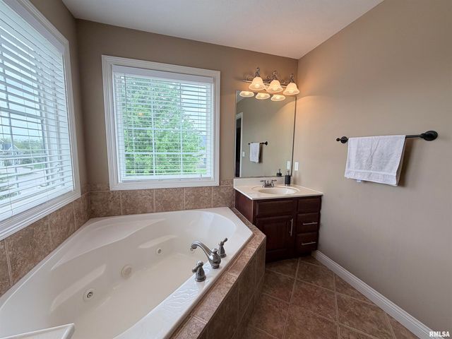 11003 N Moonstone Court, Dunlap, IL 61525