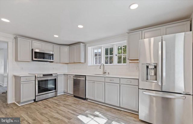 514 E LANCASTER AVE, Downingtown, PA 19335