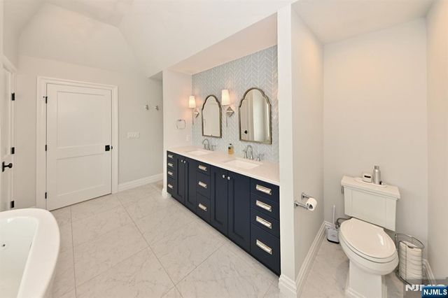 244 Ackerman Avenue, Ho-ho-kus, NJ 07423