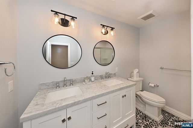 244 Ackerman Avenue, Ho-ho-kus, NJ 07423