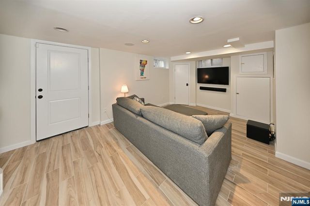 244 Ackerman Avenue, Ho-ho-kus, NJ 07423