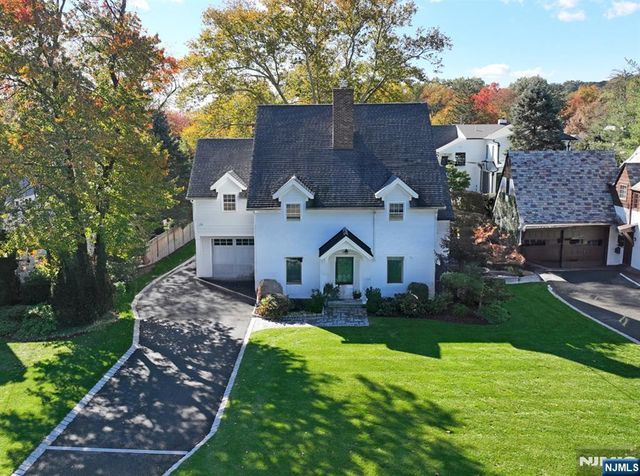 244 Ackerman Avenue, Ho-ho-kus, NJ 07423