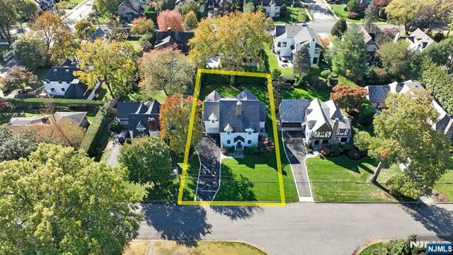 244 Ackerman Avenue, Ho-ho-kus, NJ 07423