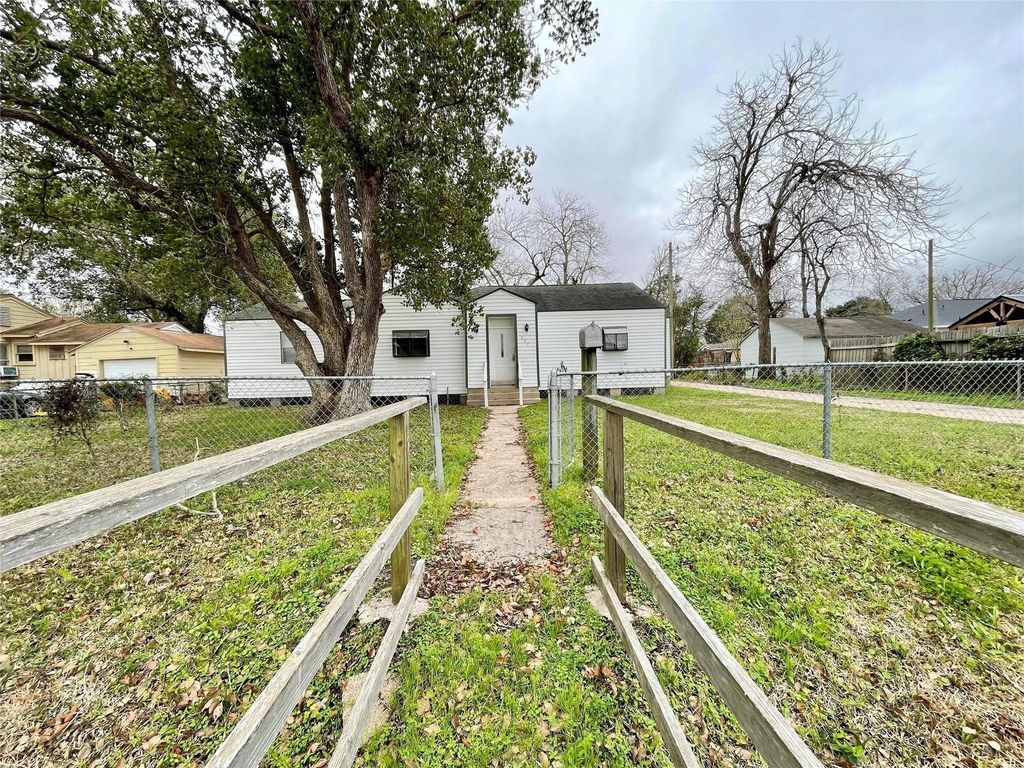 1827 Neuman Street, La Marque, TX 77568