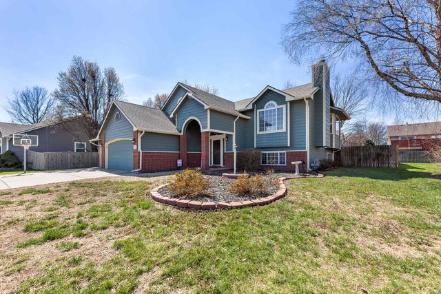 807 N Timberleaf Dr, Derby, KS 67037