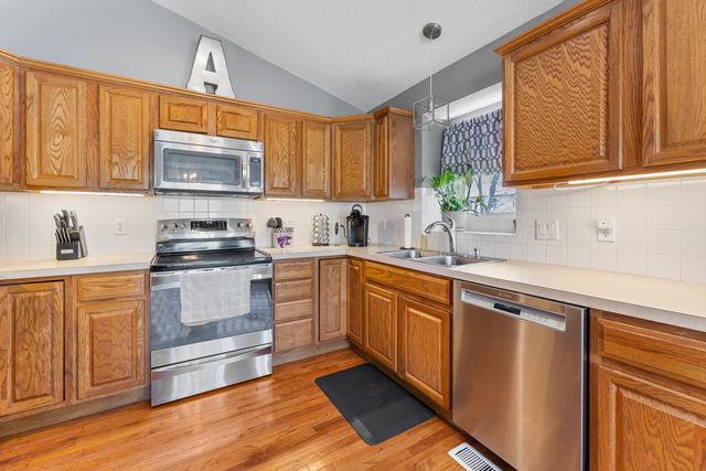 807 N Timberleaf Dr, Derby, KS 67037