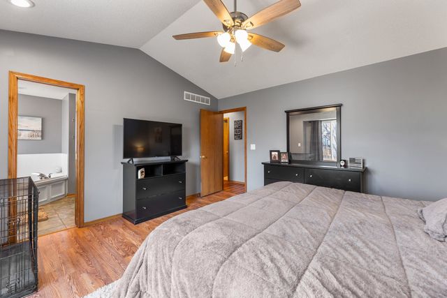 807 N Timberleaf Dr, Derby, KS 67037