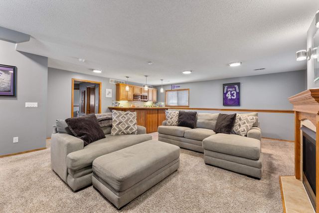 807 N Timberleaf Dr, Derby, KS 67037