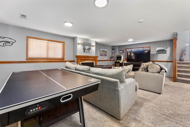 807 N Timberleaf Dr, Derby, KS 67037