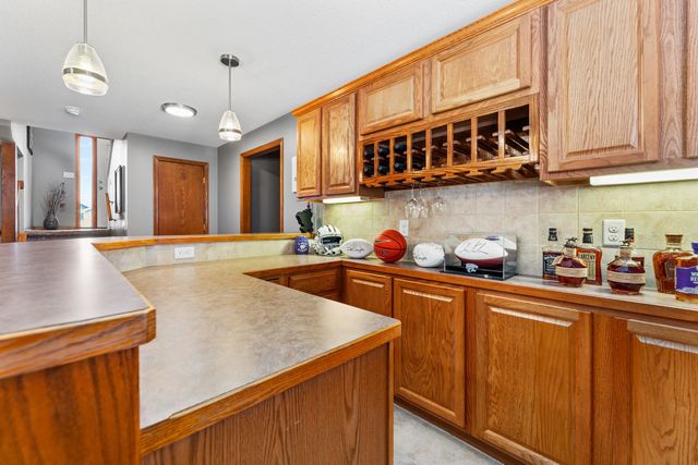 807 N Timberleaf Dr, Derby, KS 67037