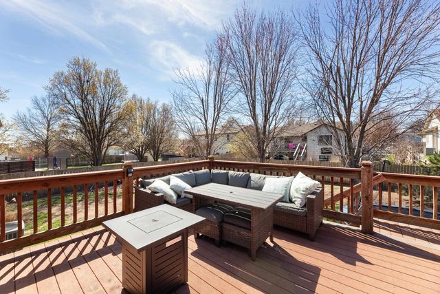 807 N Timberleaf Dr, Derby, KS 67037