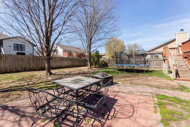 807 N Timberleaf Dr, Derby, KS 67037