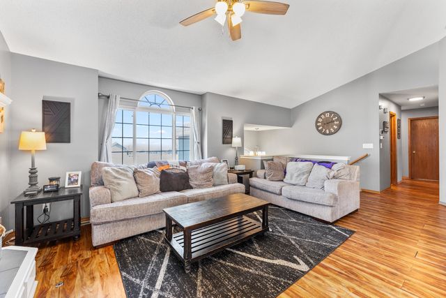 807 N Timberleaf Dr, Derby, KS 67037