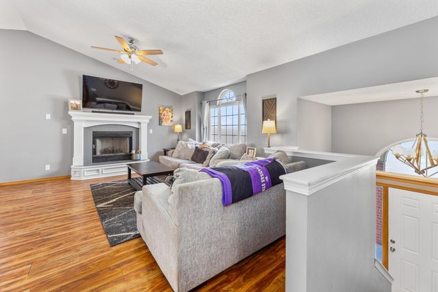 807 N Timberleaf Dr, Derby, KS 67037