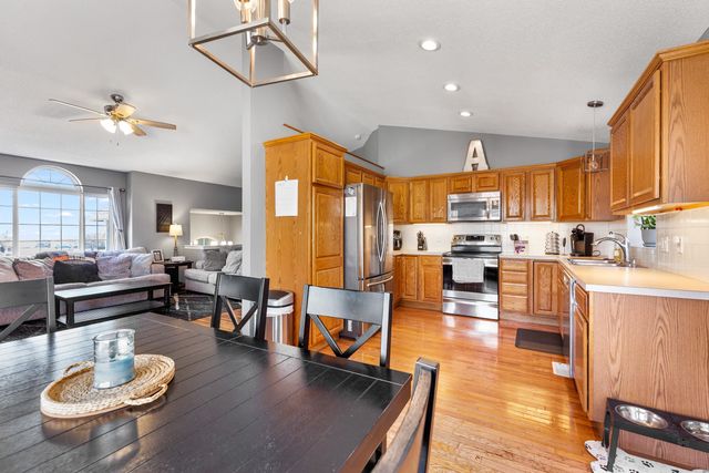 807 N Timberleaf Dr, Derby, KS 67037