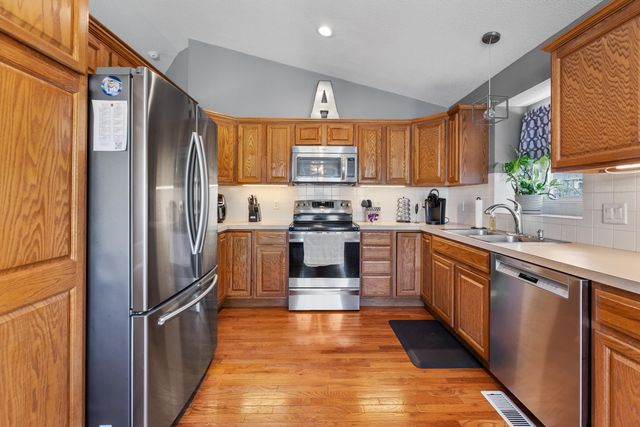 807 N Timberleaf Dr, Derby, KS 67037