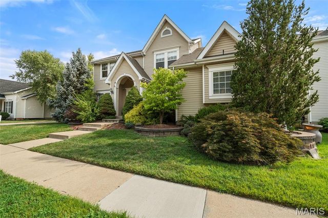 317 Lake Side View Lane, St Peters, MO 63376