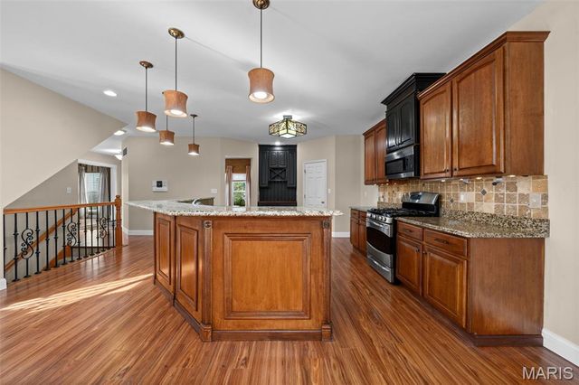 317 Lake Side View Lane, St Peters, MO 63376
