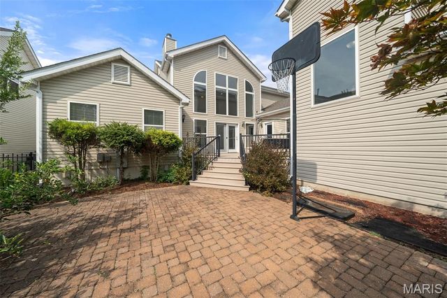 317 Lake Side View Lane, St Peters, MO 63376