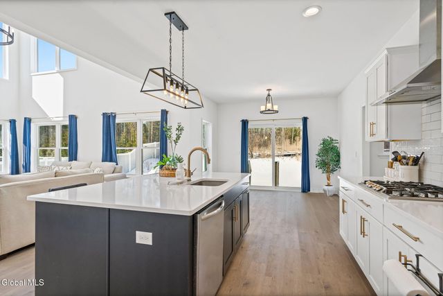 21 Bergen Place, Niskayuna, NY 12309