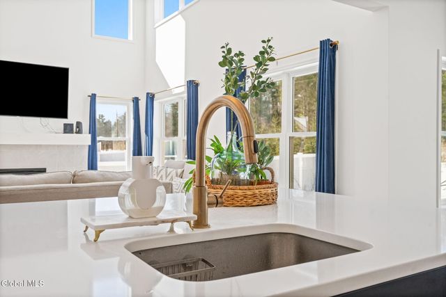 21 Bergen Place, Niskayuna, NY 12309