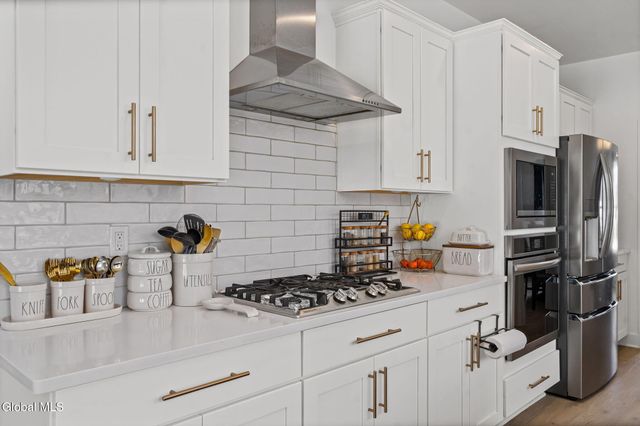 21 Bergen Place, Niskayuna, NY 12309