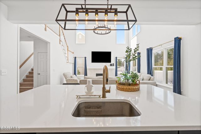 21 Bergen Place, Niskayuna, NY 12309