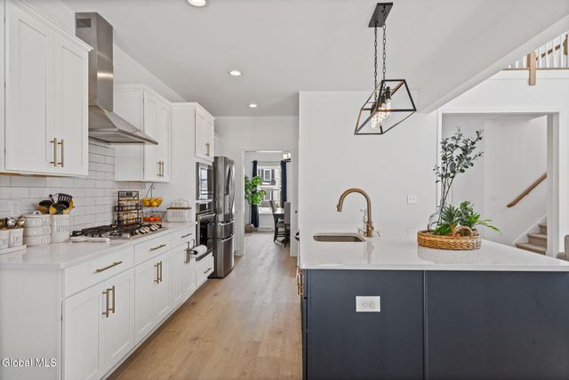 21 Bergen Place, Niskayuna, NY 12309