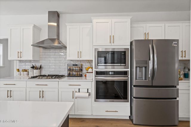 21 Bergen Place, Niskayuna, NY 12309