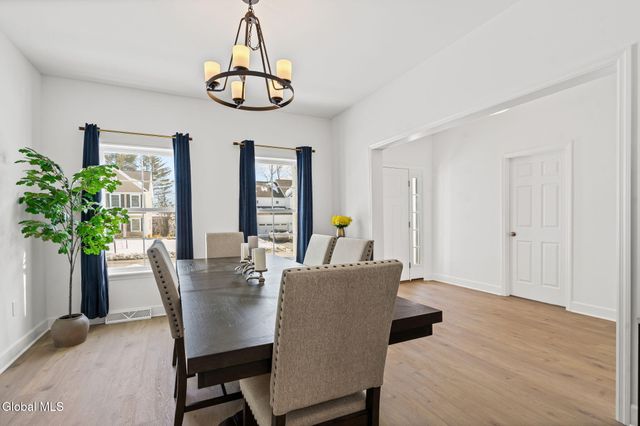 21 Bergen Place, Niskayuna, NY 12309