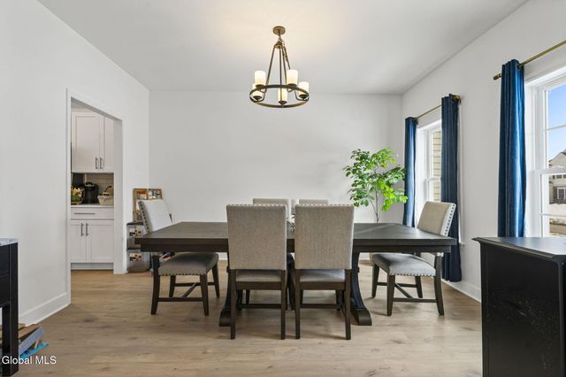 21 Bergen Place, Niskayuna, NY 12309