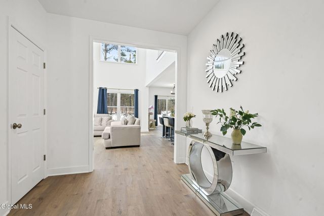 21 Bergen Place, Niskayuna, NY 12309