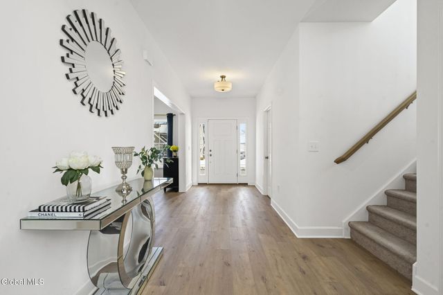 21 Bergen Place, Niskayuna, NY 12309