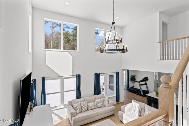 21 Bergen Place, Niskayuna, NY 12309