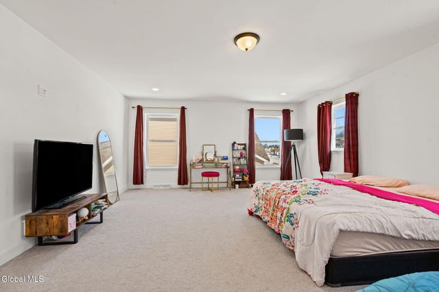 21 Bergen Place, Niskayuna, NY 12309