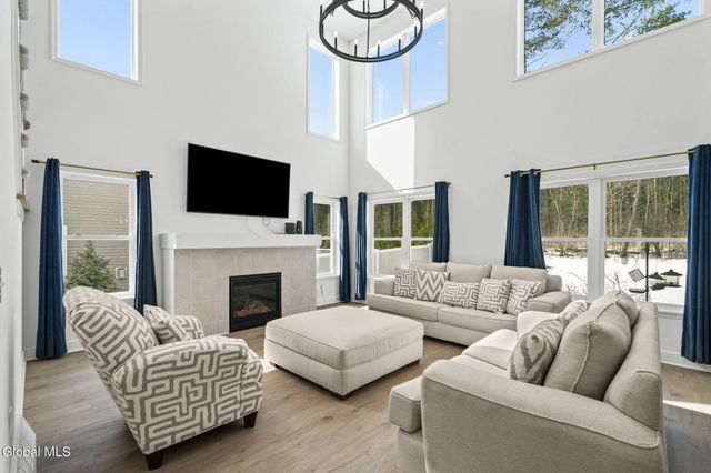 21 Bergen Place, Niskayuna, NY 12309