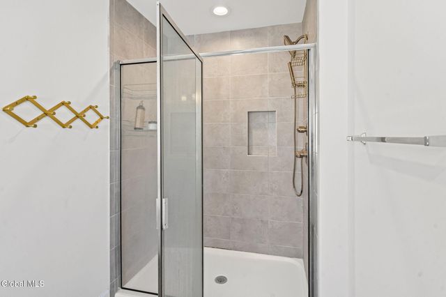 21 Bergen Place, Niskayuna, NY 12309