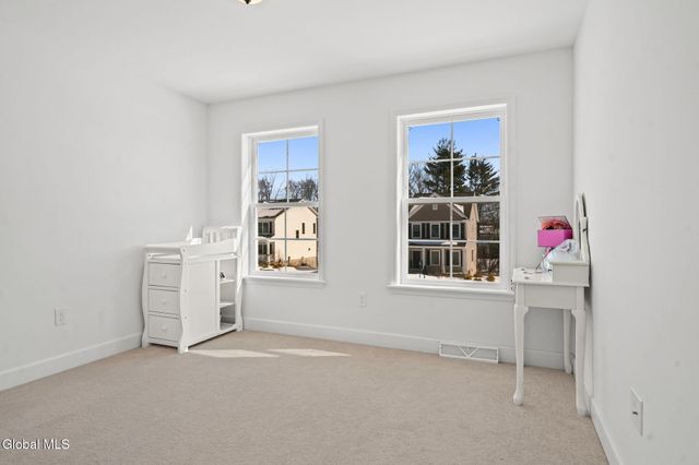 21 Bergen Place, Niskayuna, NY 12309