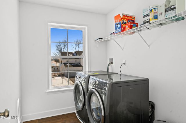 21 Bergen Place, Niskayuna, NY 12309