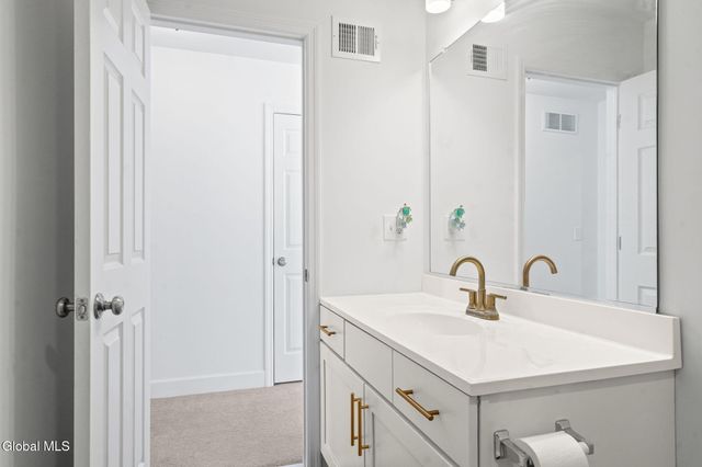 21 Bergen Place, Niskayuna, NY 12309