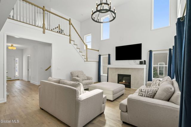 21 Bergen Place, Niskayuna, NY 12309