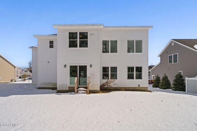 21 Bergen Place, Niskayuna, NY 12309